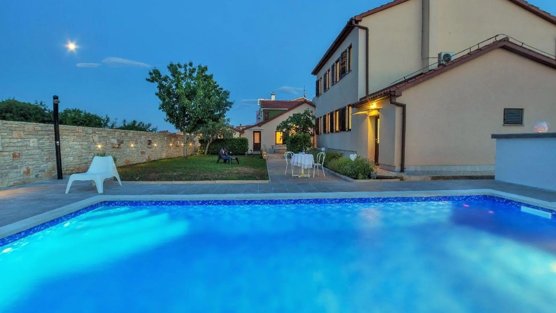 Ferienhaus Mit Privatpool Fuer 10 Personen Ca 200 Qm In Fazana-Surida, Istrien Istrische Riviera Valbandon